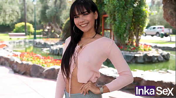 Tư thế tuổi teen gợi cảm kỳ lạ