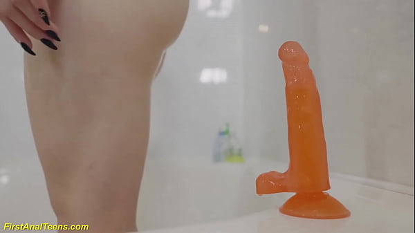 Wild Teen Girl has fun in anal