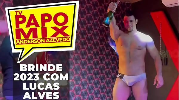 Special gift: Stripper Lucas Alves celebrates the arrival of 2023 at HOT HOUSE in S&atilde_o Paulo