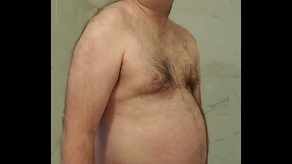 Desnudo Martin Lavall&eacute_e se masturba, eyacula y se come el esperma