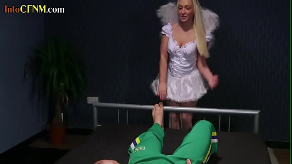 Un pompino sexy Una teenager si diverte