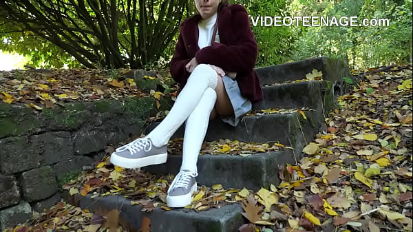 schönes Teenie-Mädchen beim ersten Pornocasting