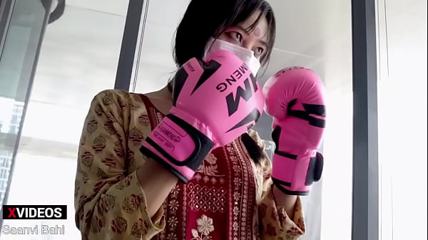 Desi UFC Fighter Girl Punch le gusta un profesional