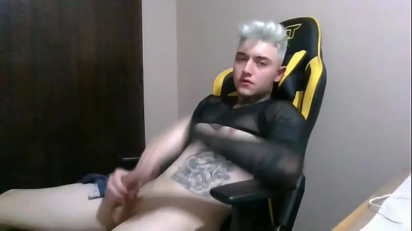 A girl wanted to charge a high price for me to penetrate her, so I said with that price, I'll masturbate in front of you and pass by, look at my worried face, "so wherever I go, everyone eats me with their eyes"