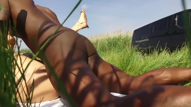 Cayenne Klein und Joss Lescaf Ungarischer und Negersex in der Natur