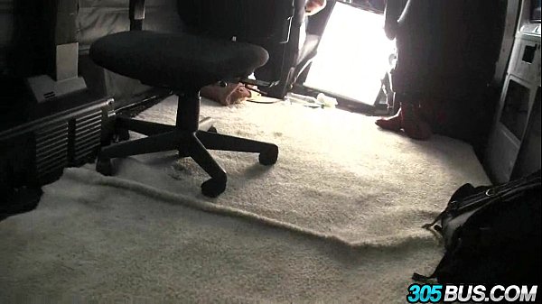 Tirantes adolescente de pelo rizado follada muy duro.2