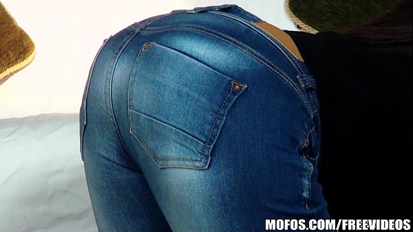 Niente di più eccitante di un culo rotondo con un paio di jeans attillati